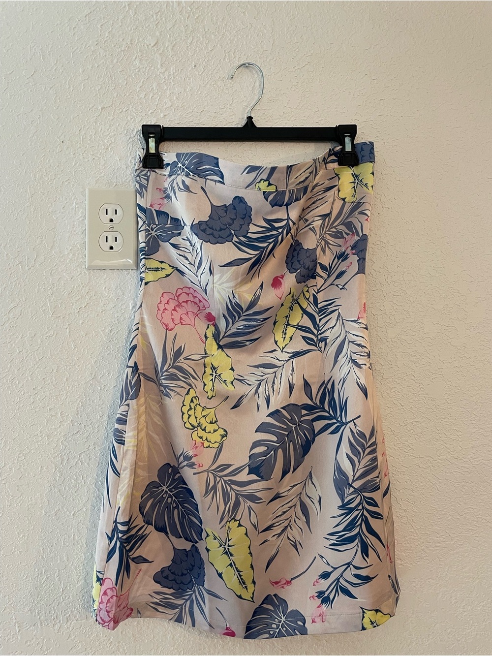 Beginning Boutique Floral strapless mini